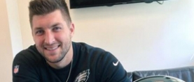 Tim Tebow signs one-year deal with the Eagles